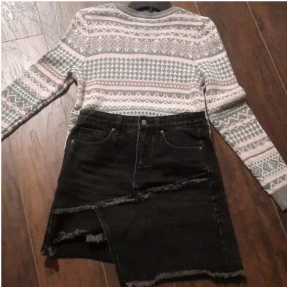 Women's Chevron Cable Knit Ribbed Long Sleeves - Picture 1 of 8